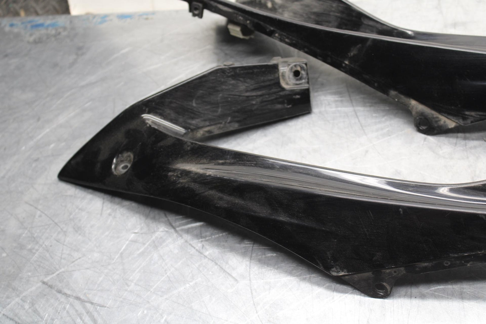 08-16 YAMAHA YZF R6 MID UPPER SIDE FAIRING COWL BB465