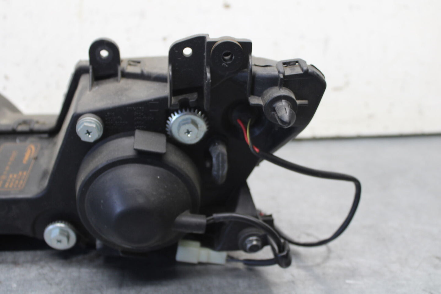 13-18 KAWASAKI NINJA ZX6R FRONT HEADLIGHT HEAD LIGHT LAMP 23007-0174 BB682