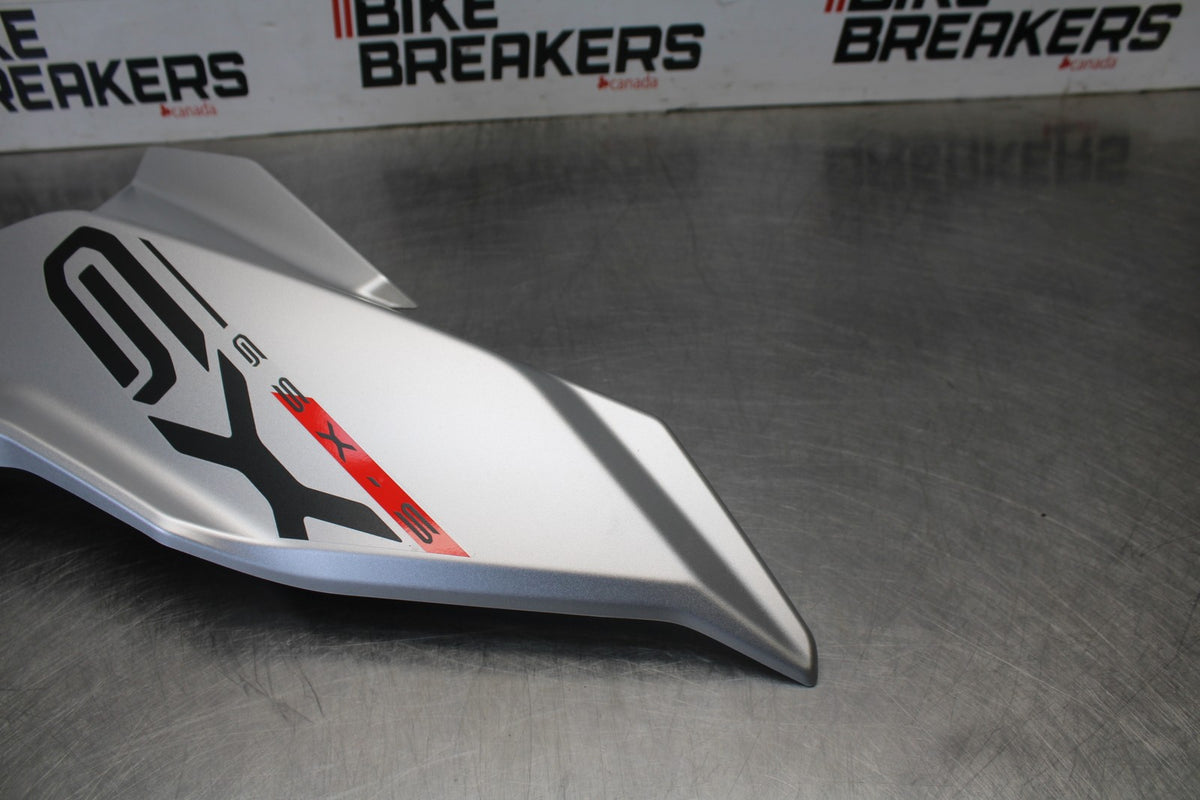 24-26 SUZUKI GSXS1000GX RIGHT FRONT UPPER MID SIDE FAIRING COWL PLASTIC BB00
