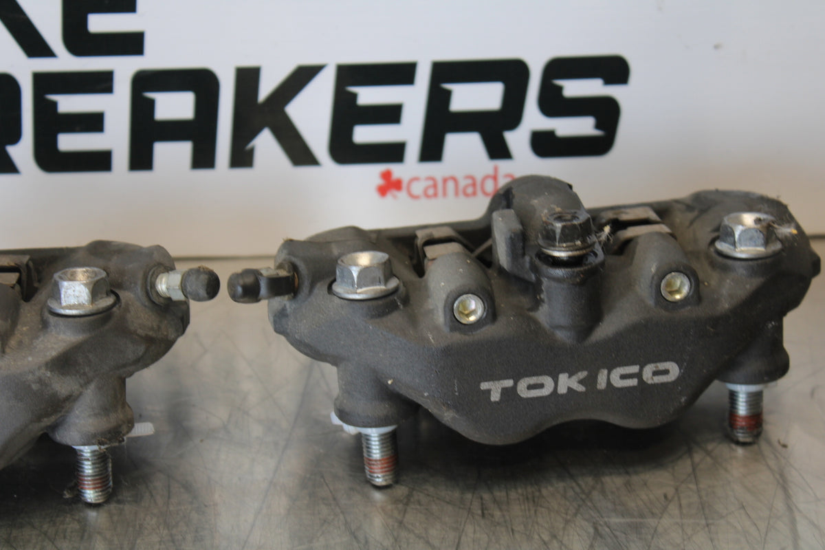 05-06 HONDA CBR600RR RIGHT LEFT FRONT BRAKE CALIPER SET PAIR CALIPERS BB159