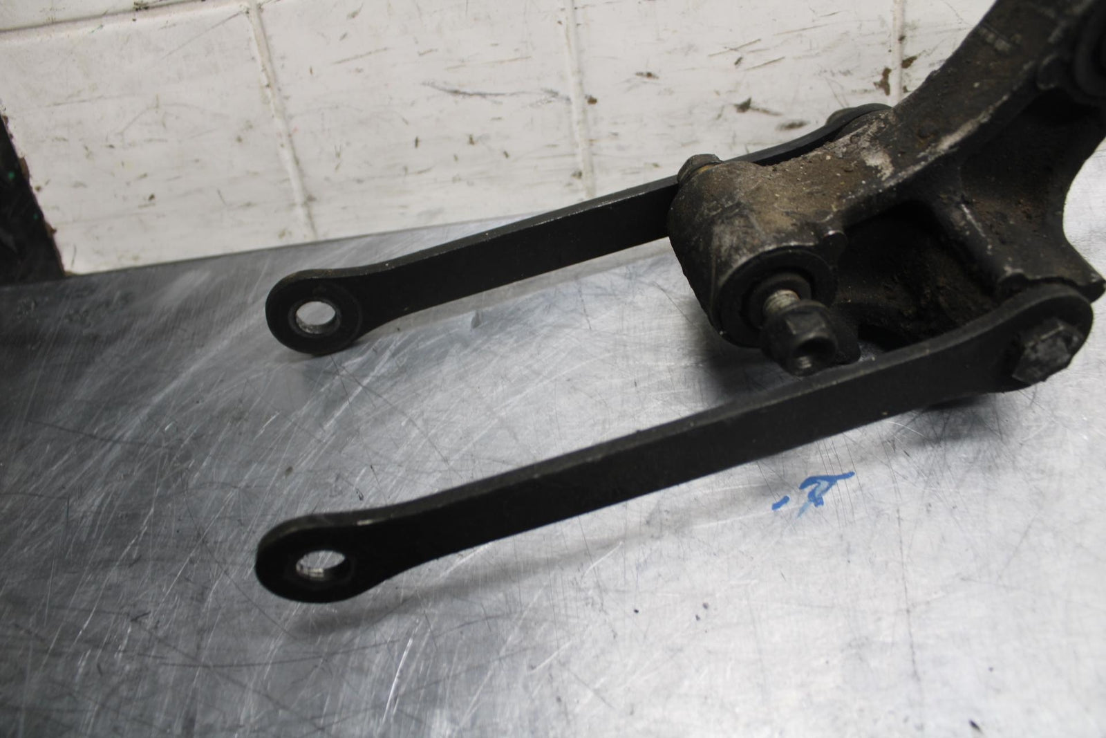 2003 Kawasaki Z1000 REAR DOGBONE SHOCK LINKAGE LINK 39007-1302 BB35