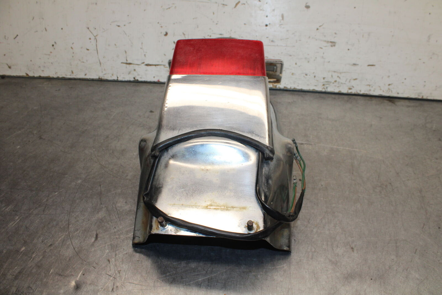 82-83 HONDA V45 MAGNA REAR BACK WHEEL FENDER MUD GUARD BB107