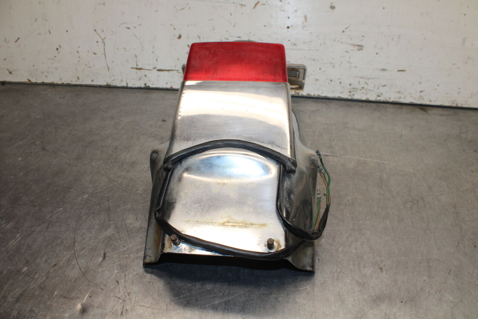 82-83 HONDA V45 MAGNA REAR BACK WHEEL FENDER MUD GUARD BB107