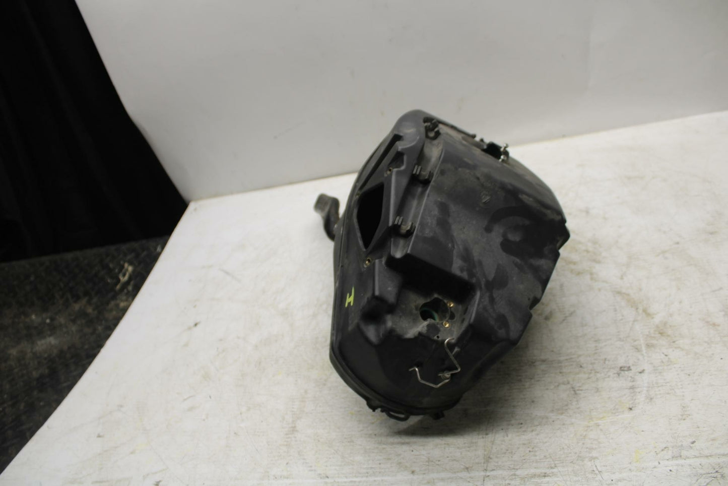 08-10 DUCATI 848 AIRBOX AIR INTAKE FILTER BOX BB369