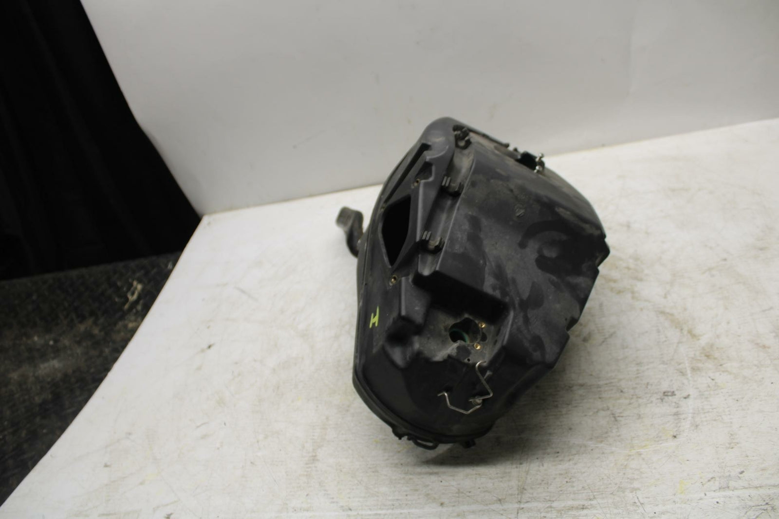 08-10 DUCATI 848 AIRBOX AIR INTAKE FILTER BOX BB369