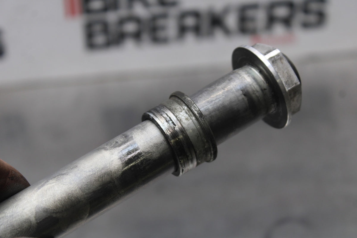 18 YAMAHA YZF R1  FRONT WHEEL RIM AXLE PIVOT BOLT BB838