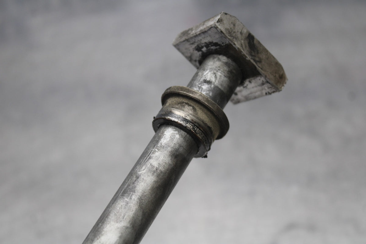 04-05 KAWASAKI NINJA ZX10R REAR AXLE BACK WHEEL RIM PIVOT BOLT AXEL BB931