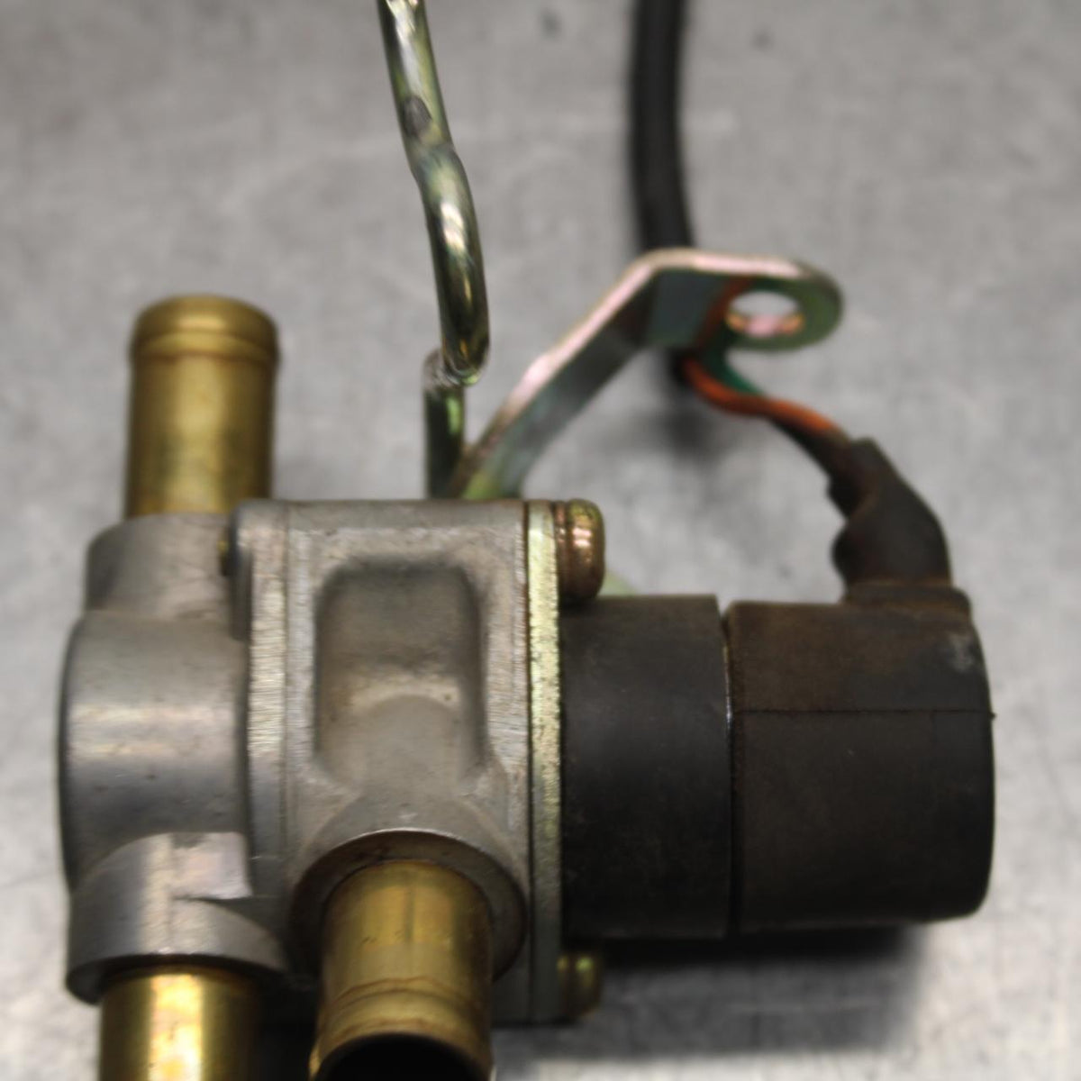 01-06 HONDA CBR600F4I AIR VALVE SOLENOID TOP ENGINE SWITCH SENSOR  BB644