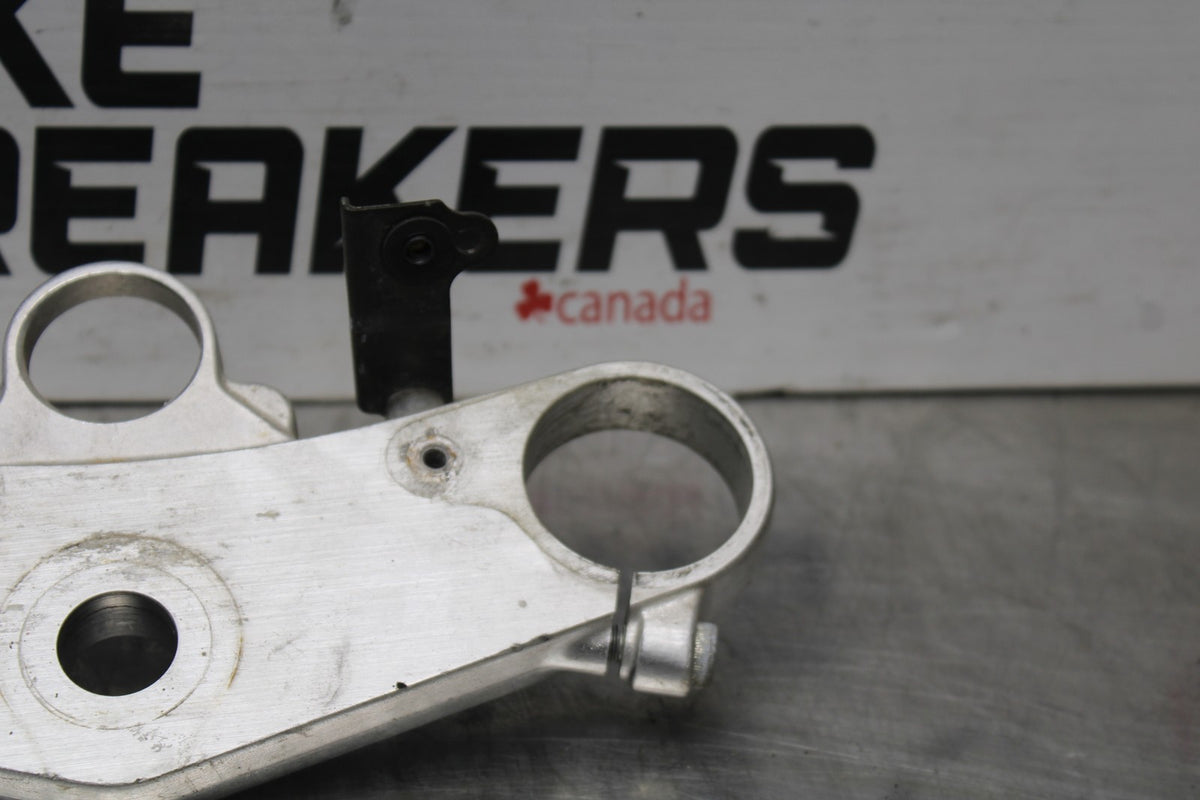 98 KAWASAKI NINJA ZX6 FORKS UPPER TRIPLE TREE CLAMP BB870