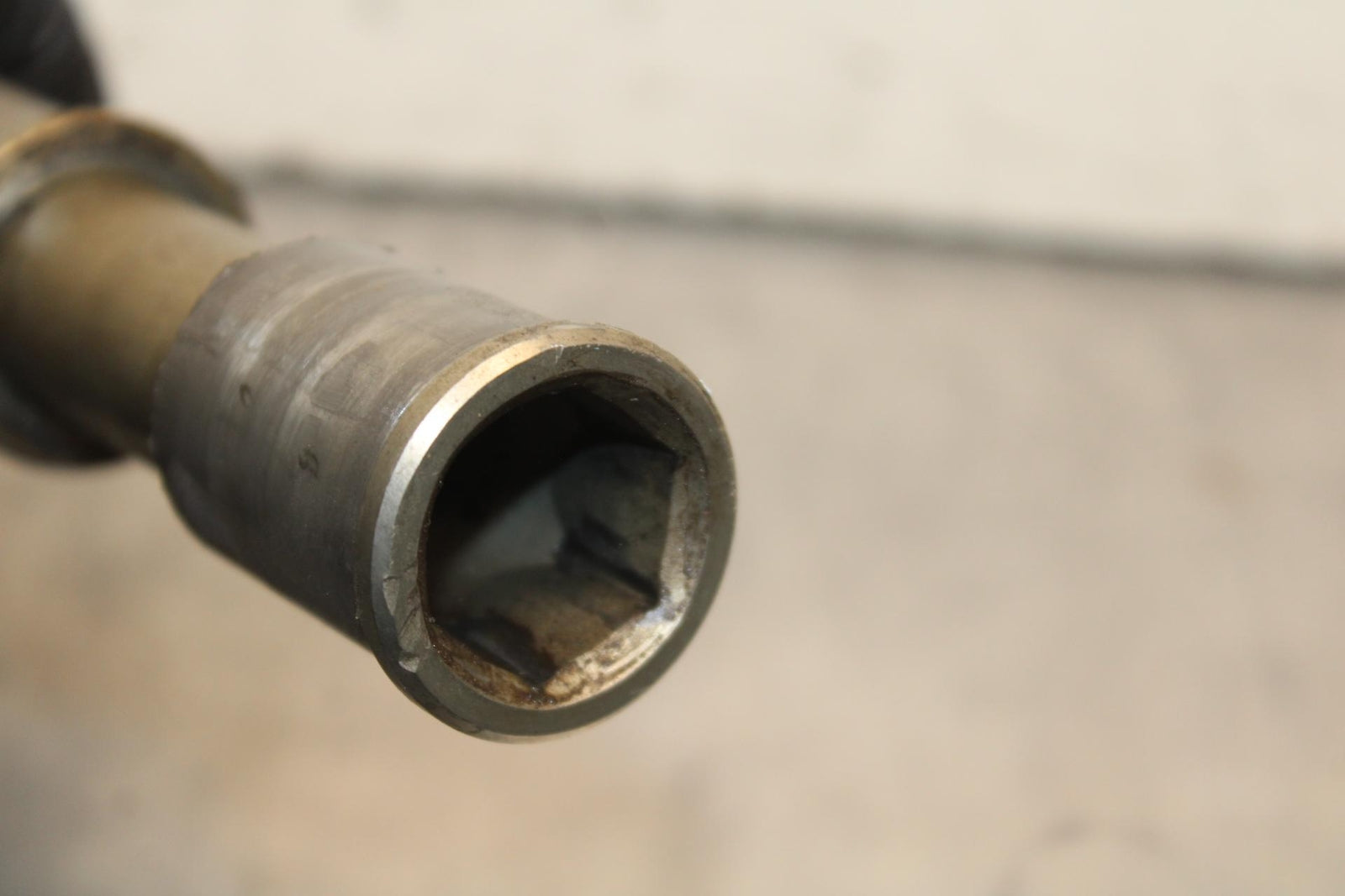 03-08 KAWASAKI VULCAN 1600 FRONT WHEEL RIM AXLE PIVOT BOLT BB616