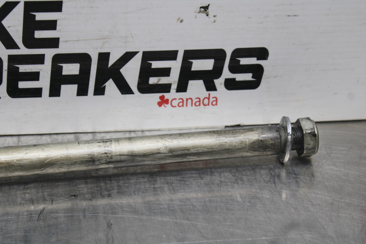 18 YAMAHA SUPER TENERE REAR AXLE BACK WHEEL RIM PIVOT BOLT AXEL BB832