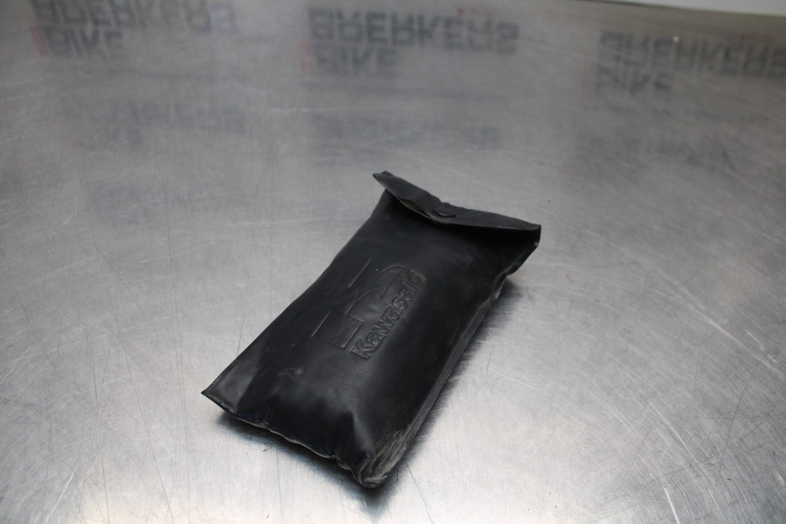 03-08 KAWASAKI VULCAN 1600 STOCK TOOLS OEM TOOL BAG KIT SET BB196