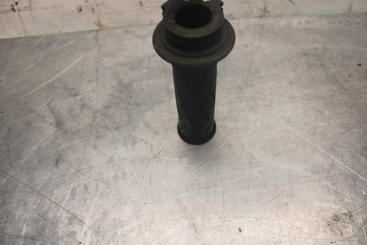05 YAMAHA YZF R6S RIGHT THROTTLE GRIP TUBE BB462