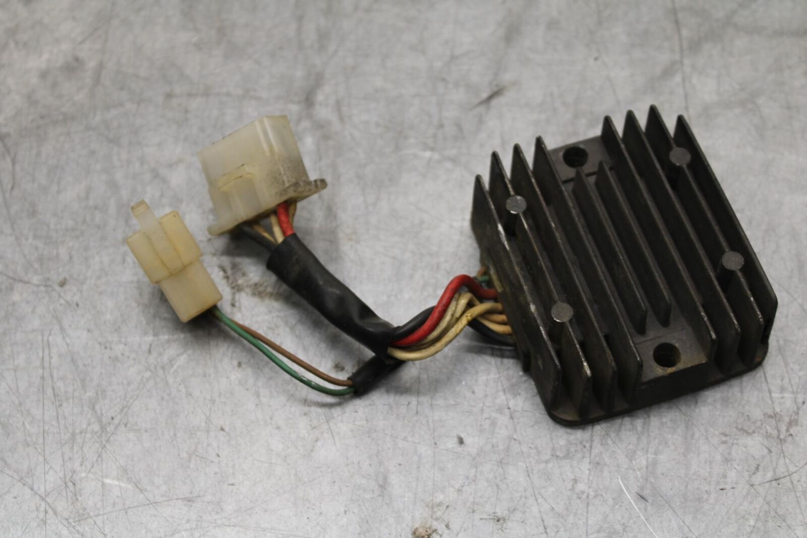 1977 Yamaha XS750 RECTIFIER VOLTAGE REGULATOR 1T4-81960-A0-00 BB554