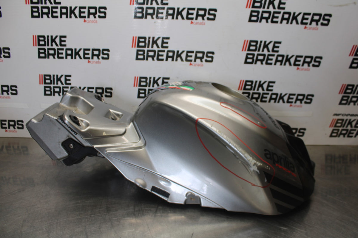 16 APRILIA TUONO V4 1100 GAS TANK FUEL CELL PETROL RESERVOIR BB905