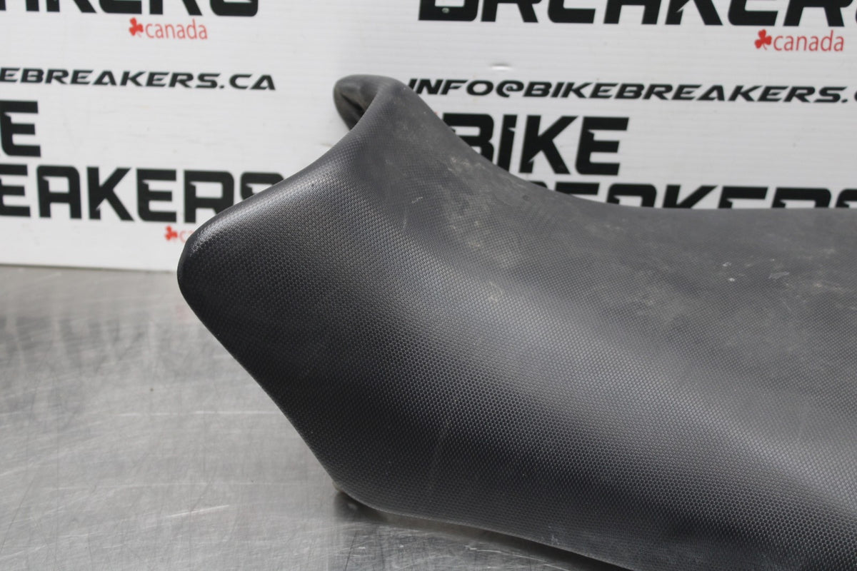 08 SUZUKI SV650 FRONT DRIVERS SEAT PAD SADDLE PILLION BB846