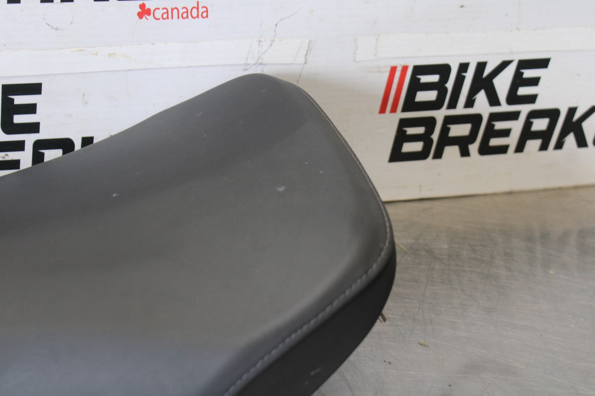 17-20 BMW S1000R FRONT DRIVERS SEAT PAD SADDLE PILLION BB909
