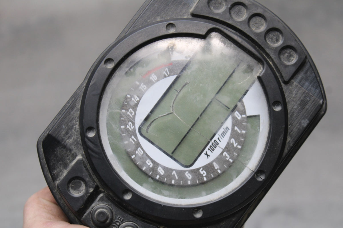 05-06 KAWASAKI NINJA ZX6R SPEEDO TACH GAUGES DISPLAY CLUSTER SPEEDOMETER BB877