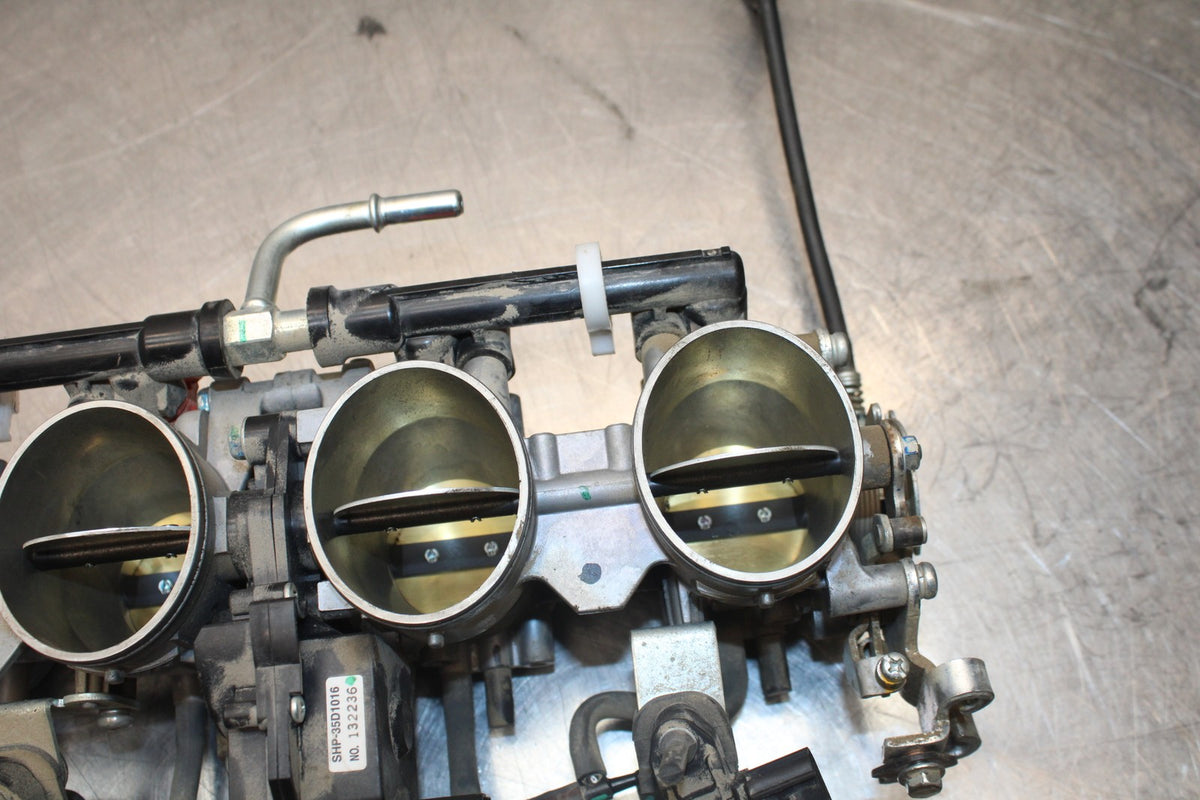 24-25 KAWASAKI NINJA ZX6R MAIN FUEL INJECTORS / THROTTLE BODIES BB785