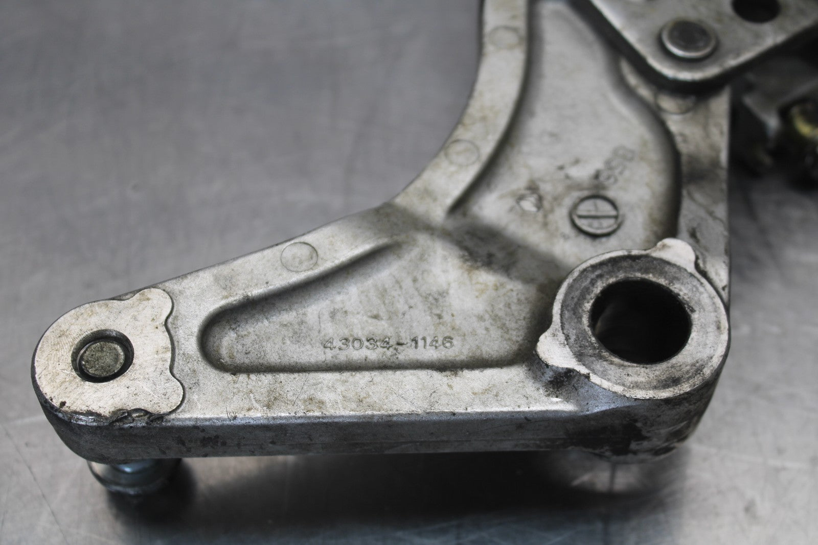 03-08 KAWASAKI VULCAN 1600 REAR BACK BRAKE CALIPER W MOUNT BRACKET BB196