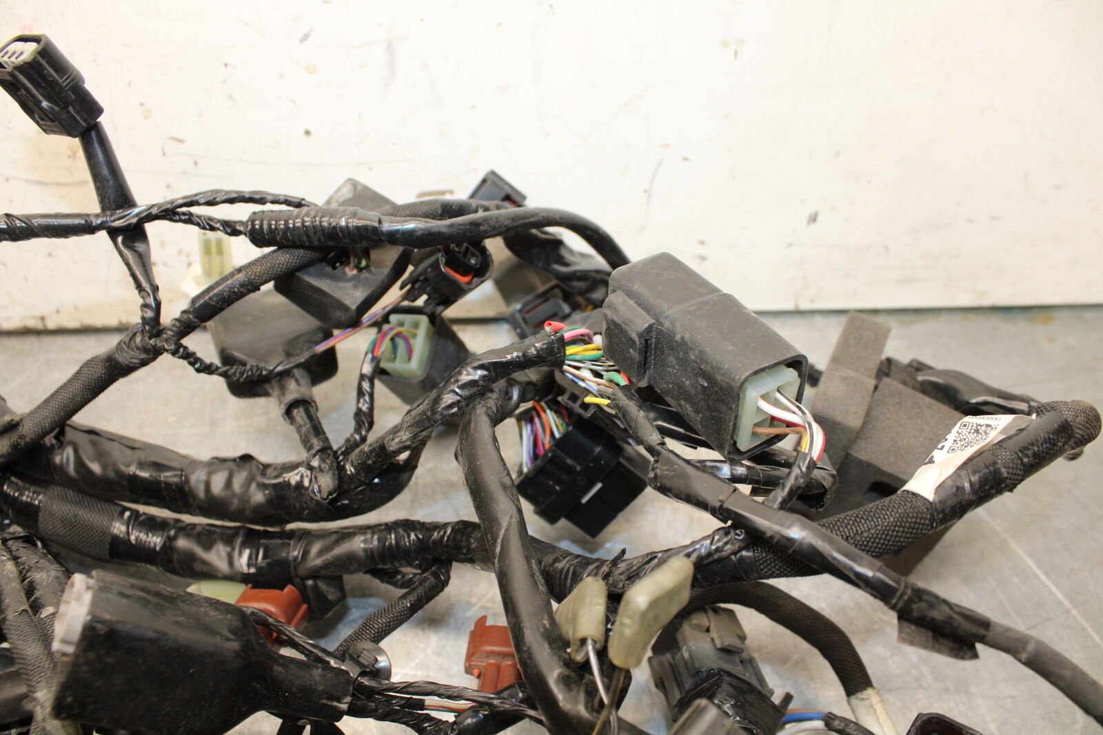 16 KAWASAKI NINJA ZX10R MAIN ENGINE WIRING HARNESS 26031-2117  BB650
