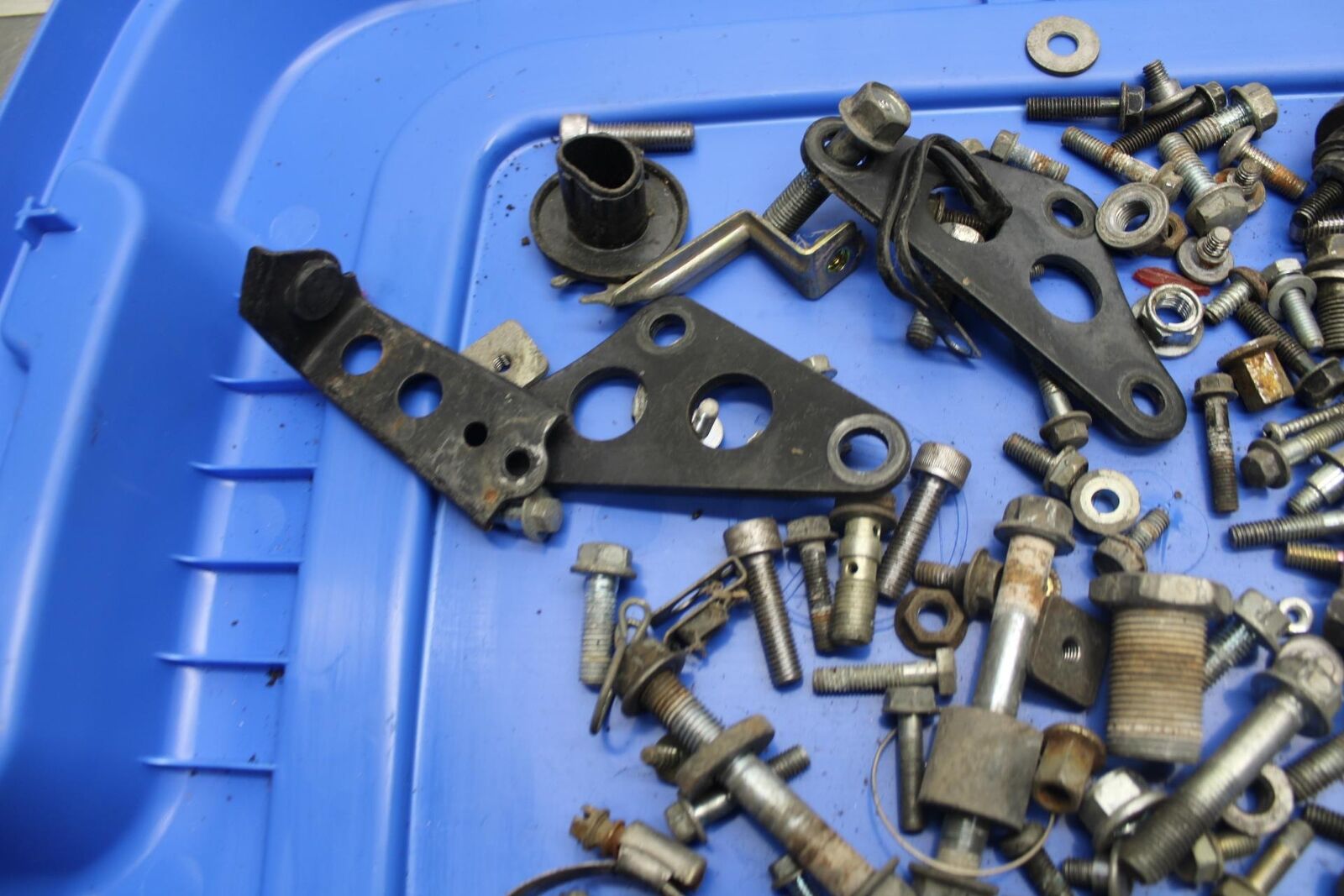 1992 Honda CBR600F2 LEFTOVER MOUNTING BOLTS HARDWARE MOTOR SCREWS BB40