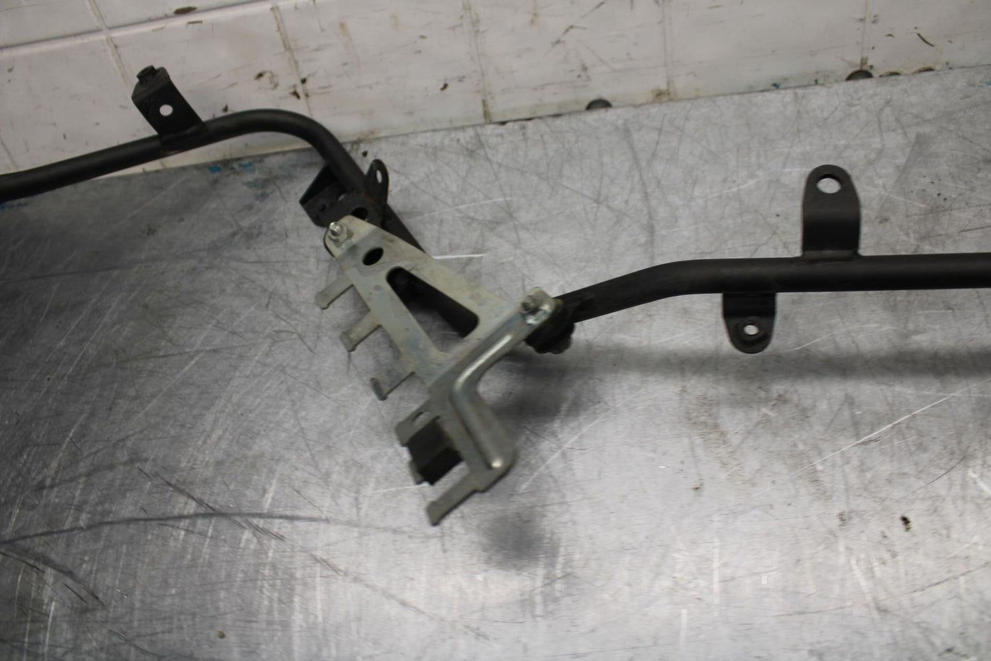 07-08 KAWASAKI CONCOURS 1400 ABS LEFT STAY BRACKET FAIRING BB449