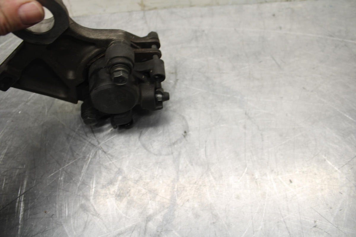 08-16 YAMAHA YZF R6 REAR  BRAKE CALIPER W MOUNT BRACKET 2C0-2580W-00-00 BB465
