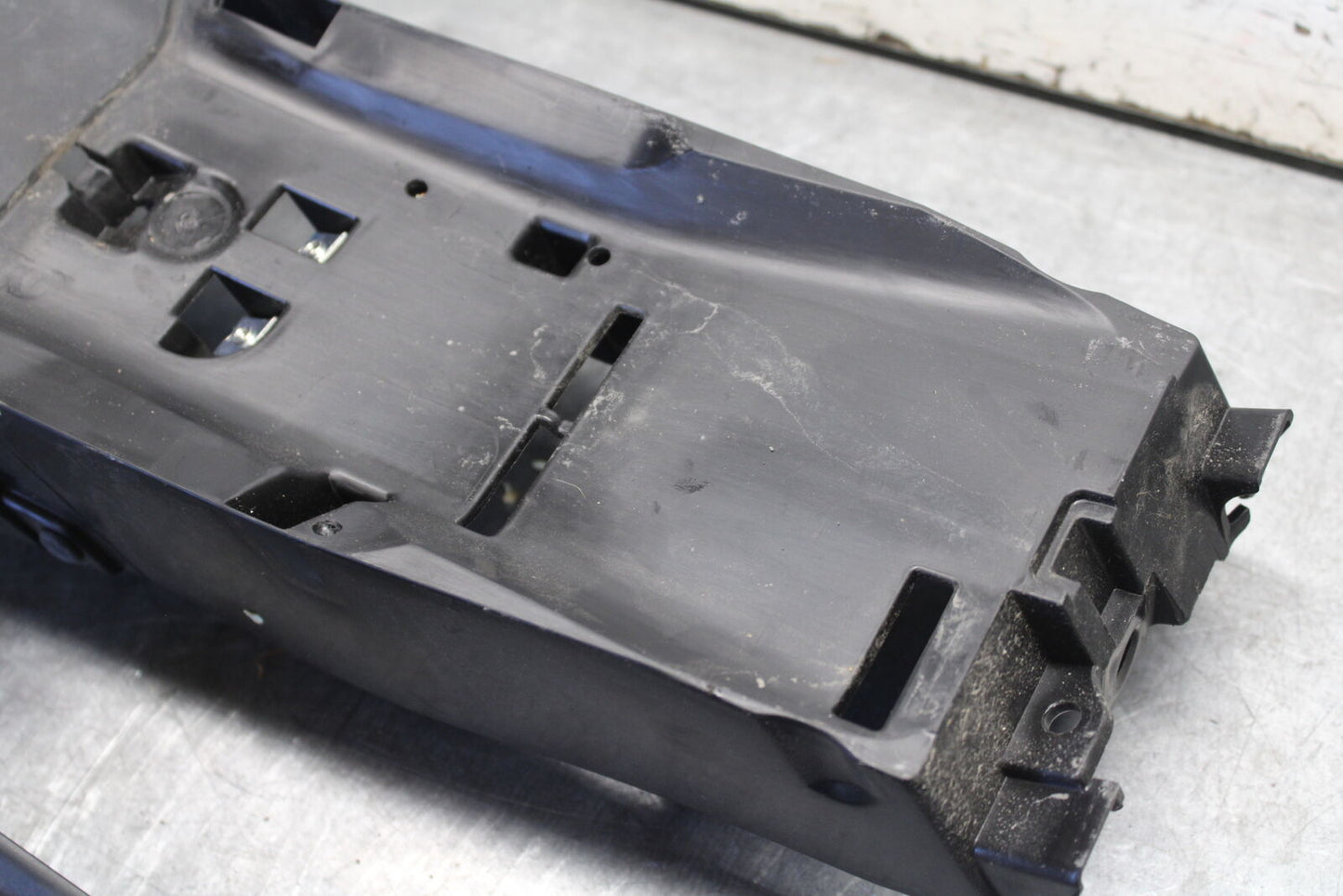 21-24 YAMAHA MT-07 REAR BACK TAIL UNDERTAIL BATTERY TRAY PLASTIC BB662