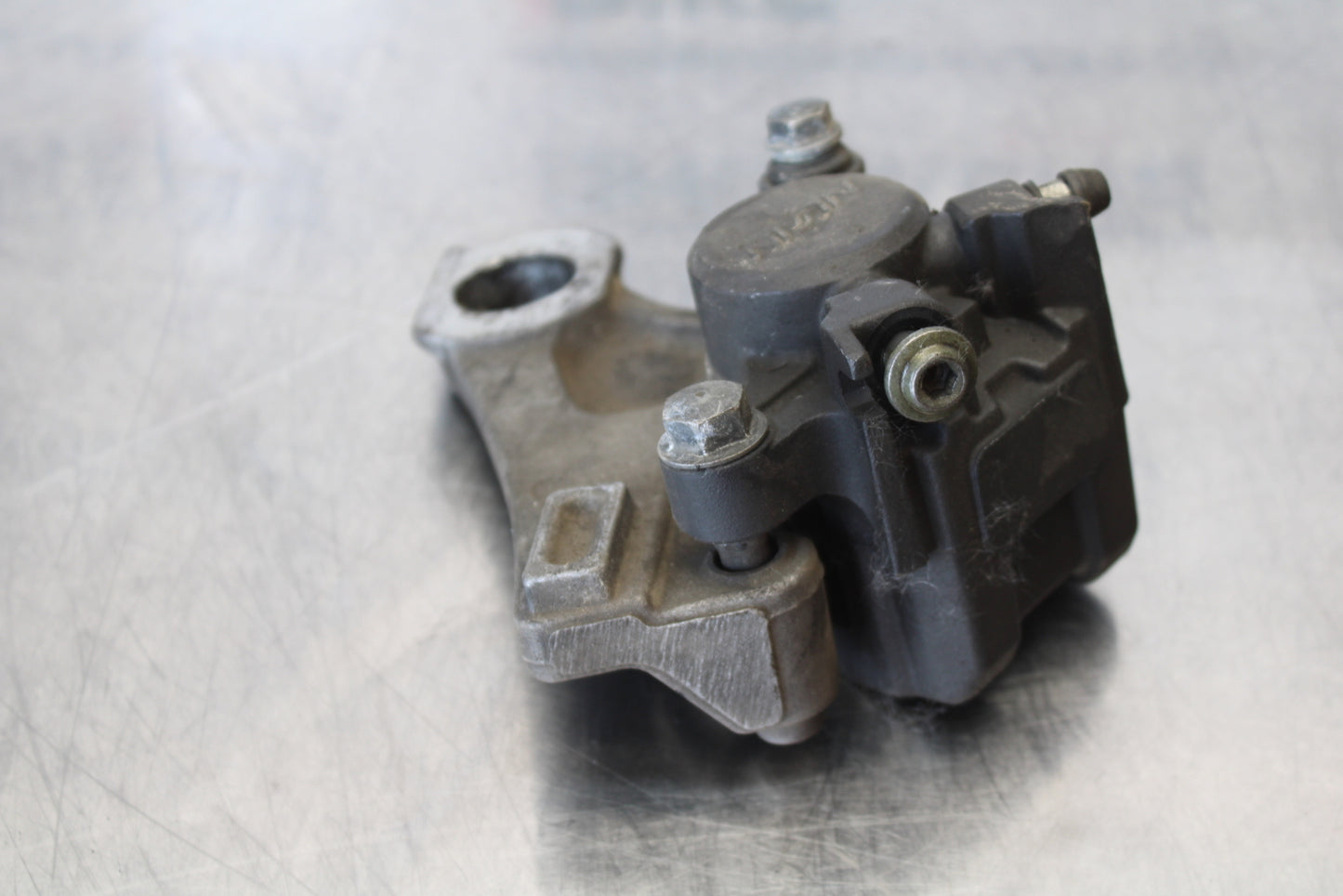 07-08 YAMAHA YZF R1 REAR BACK BRAKE CALIPER W MOUNT BRACKET BB160