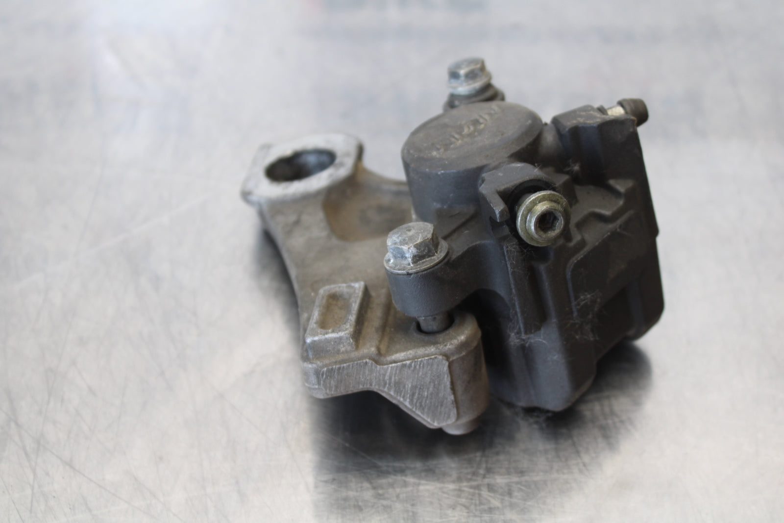 07-08 YAMAHA YZF R1 REAR BACK BRAKE CALIPER W MOUNT BRACKET BB160