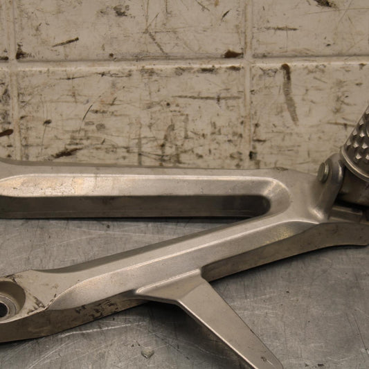 2005 Honda CBR600RR RIGHT REAR PASSENGER PEG 50720-MEL-305 50750-MEE-D00 BB564