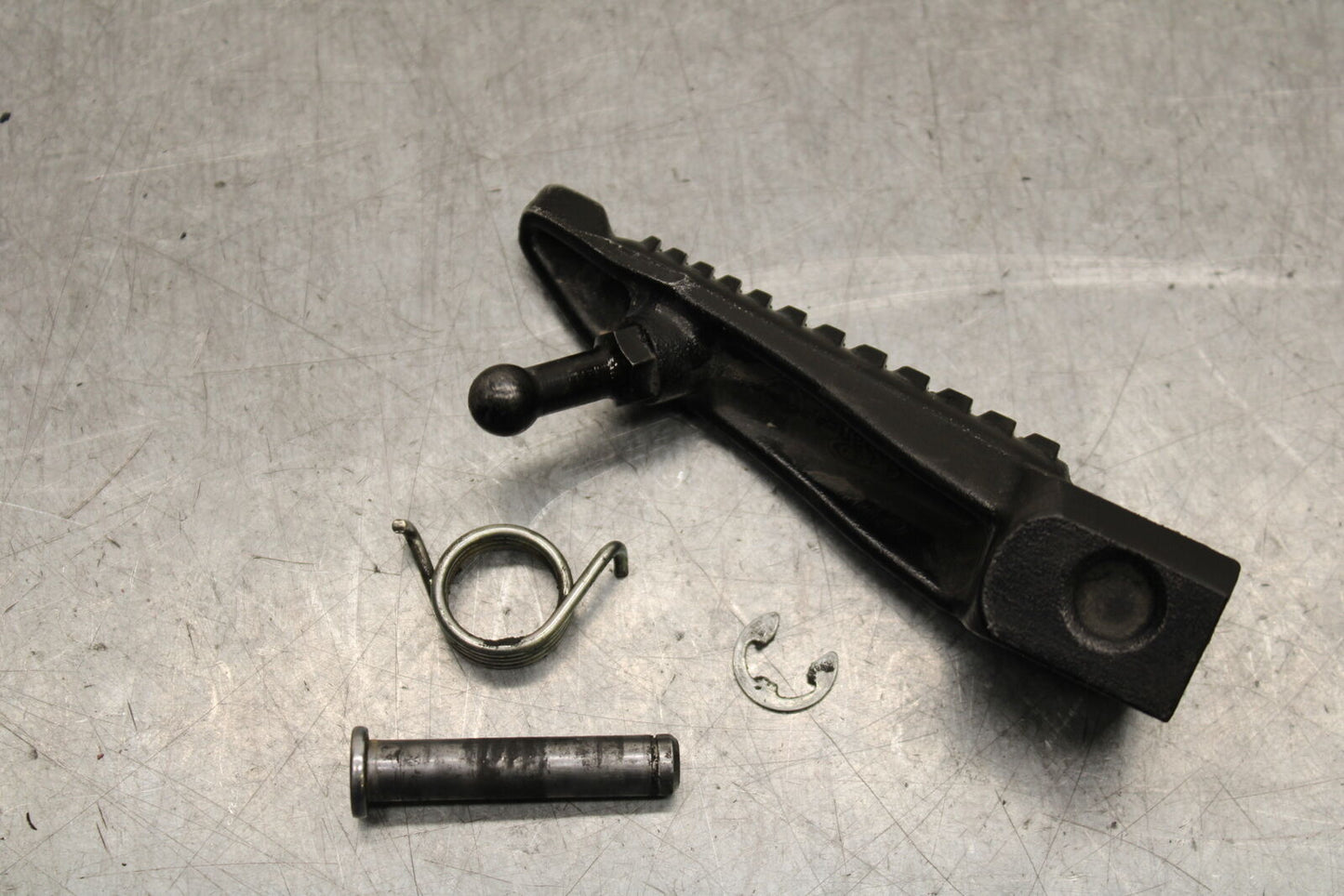 16 KAWASAKI NINJA ZX10R RIGHT FRONT FOOT REST PEG STEP 34028-0140 BB650