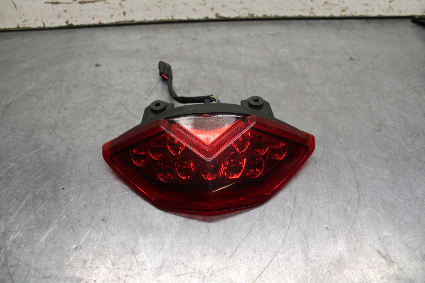 12-13 KAWASAKI Z1000 REAR TAIL TAILLIGHT BACK BRAKE LIGHT BB743
