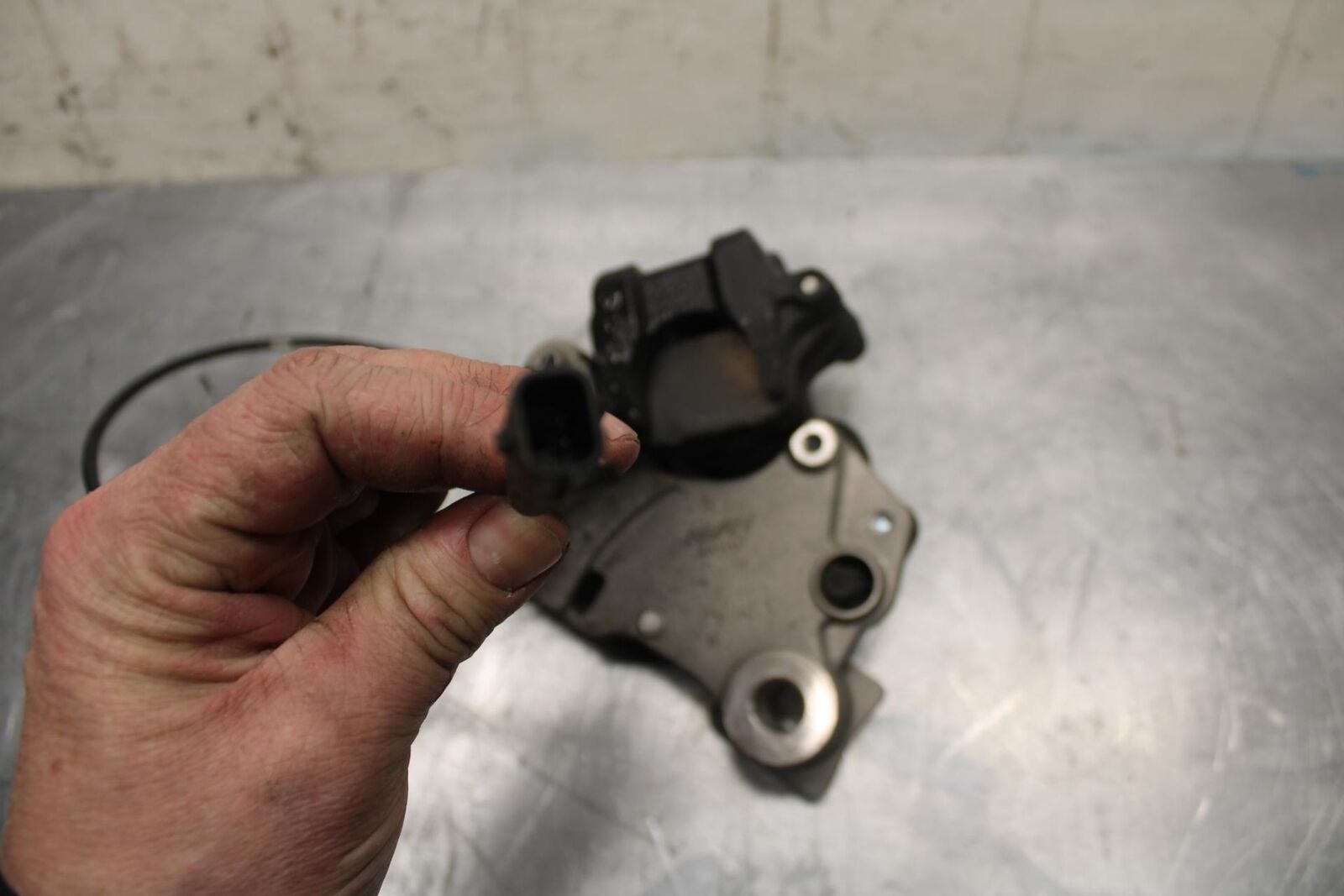 17-23 SUZUKI GSXR 250 GSX250RL8 REAR BACK BRAKE CALIPER W MOUNT BRACKET BB490