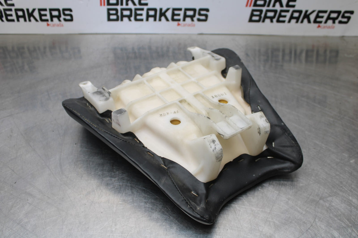 01-06 HONDA CBR600F4I FRONT DRIVERS SEAT PAD SADDLE PILLION BB185