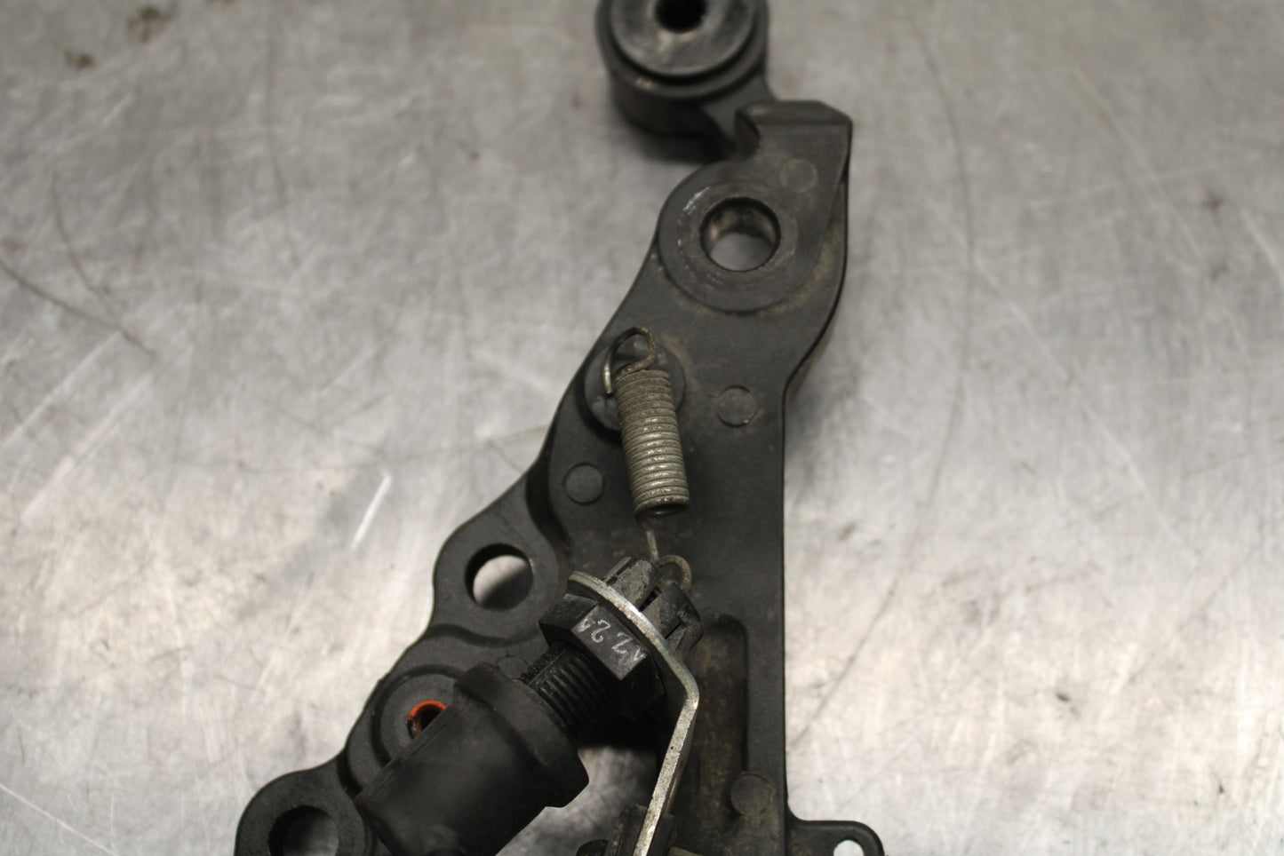 08-16 YAMAHA YZF R6 RIGHT REARSET REAR SET DRIVER FOOT PEG BRACKET MOUNT BB131