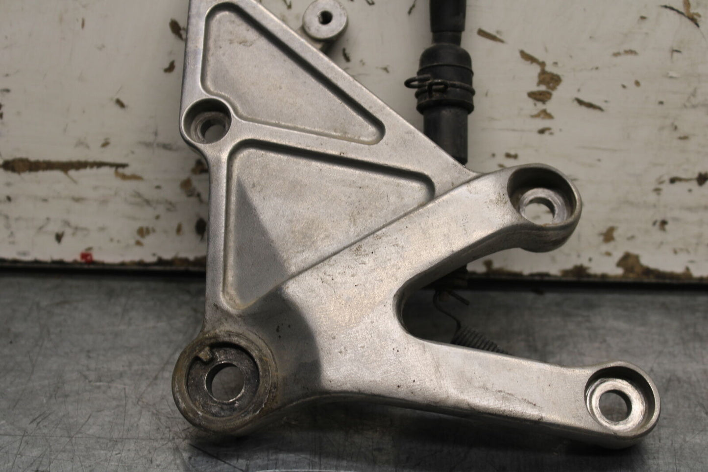05-06 HONDA CBR600RR RIGHT REARSET REAR SET DRIVER FOOT PEG BRACKET MOUNT BB739