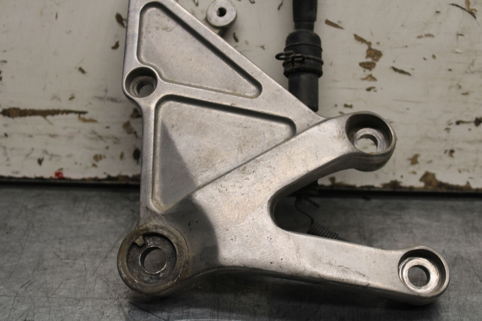05-06 HONDA CBR600RR RIGHT REARSET REAR SET DRIVER FOOT PEG BRACKET MOUNT BB739