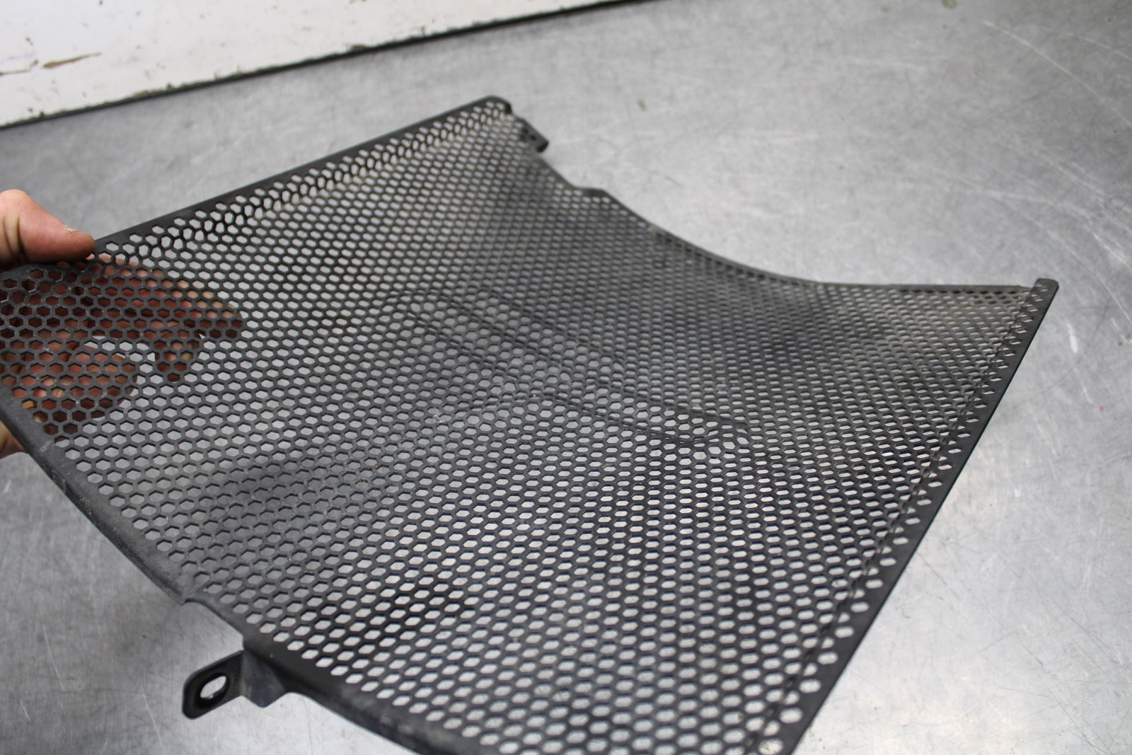 16 KAWASAKI NINJA ZX10R COOLANT RADIATOR GUARD GRILLE BB650