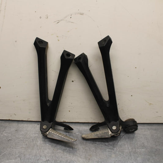 2011 Suzuki GSXR600 REAR BACK PASSENGER PEG SET PAIR BB605