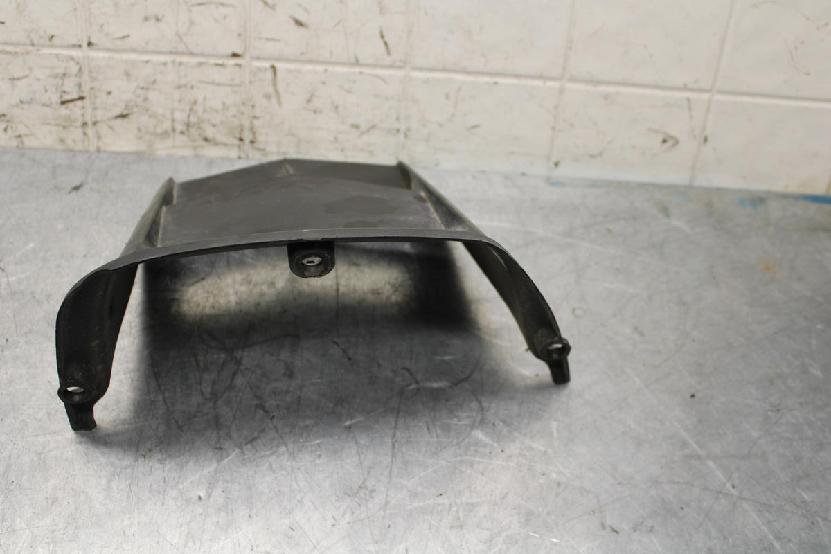 2006 Yamaha YZF R6 REAR BACK WHEEL TIRE HUGGER FENDER 2C0-21650-00-00 BB560