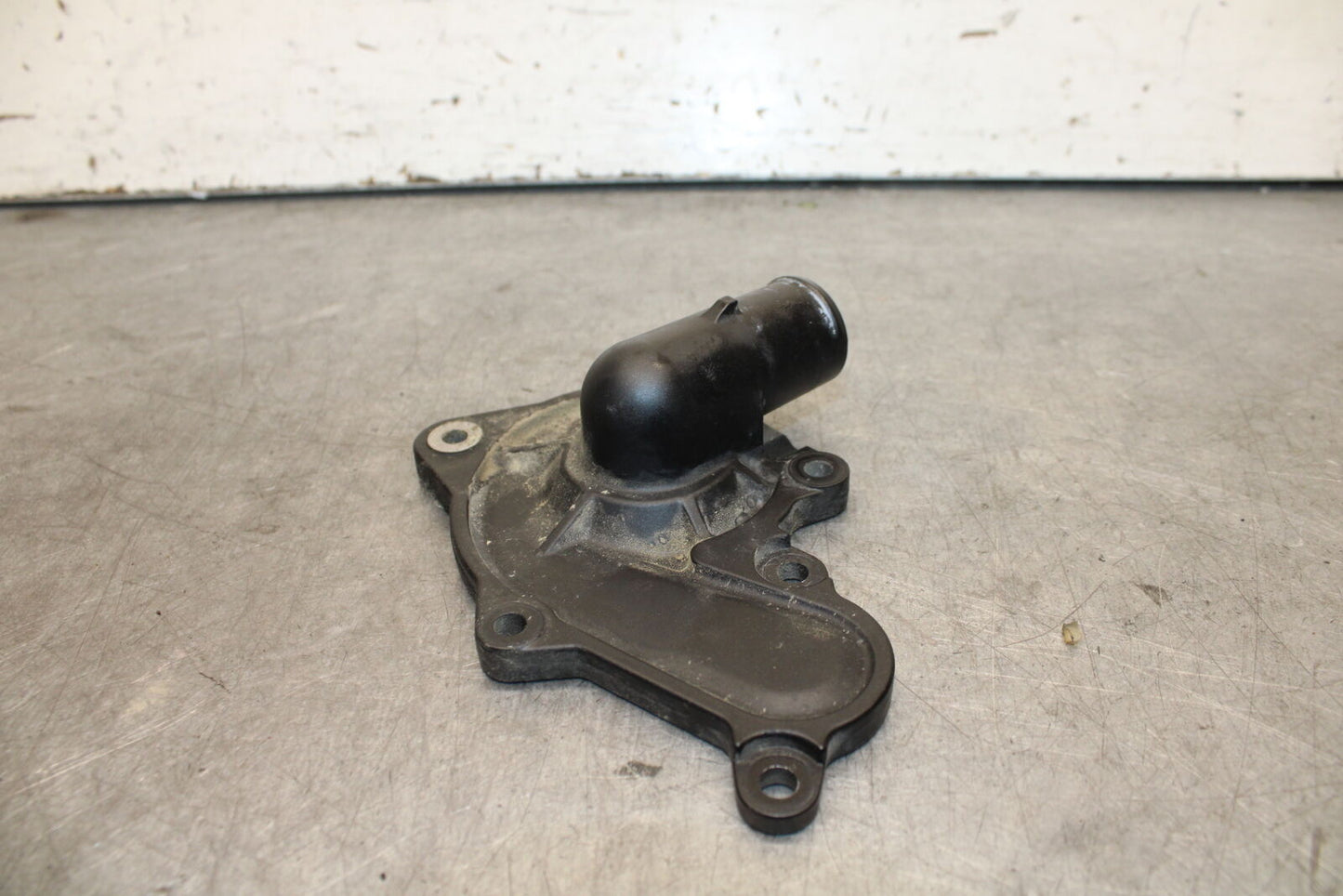 22-24 YAMAHA XSR900 ENGINE WATER COOLANT PUMP COVER BB683