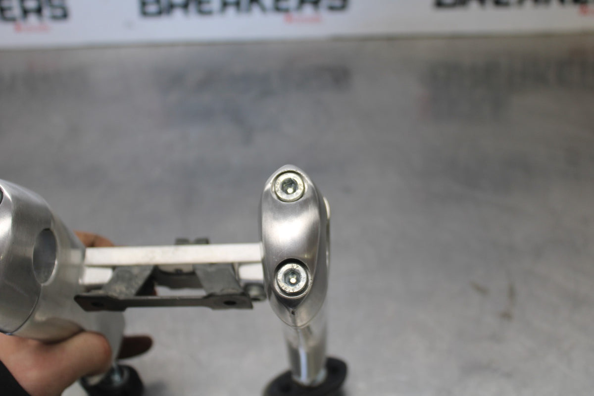 07 SUZUKI BOULEVARD M50 HANDLEBAR RISERS BB897