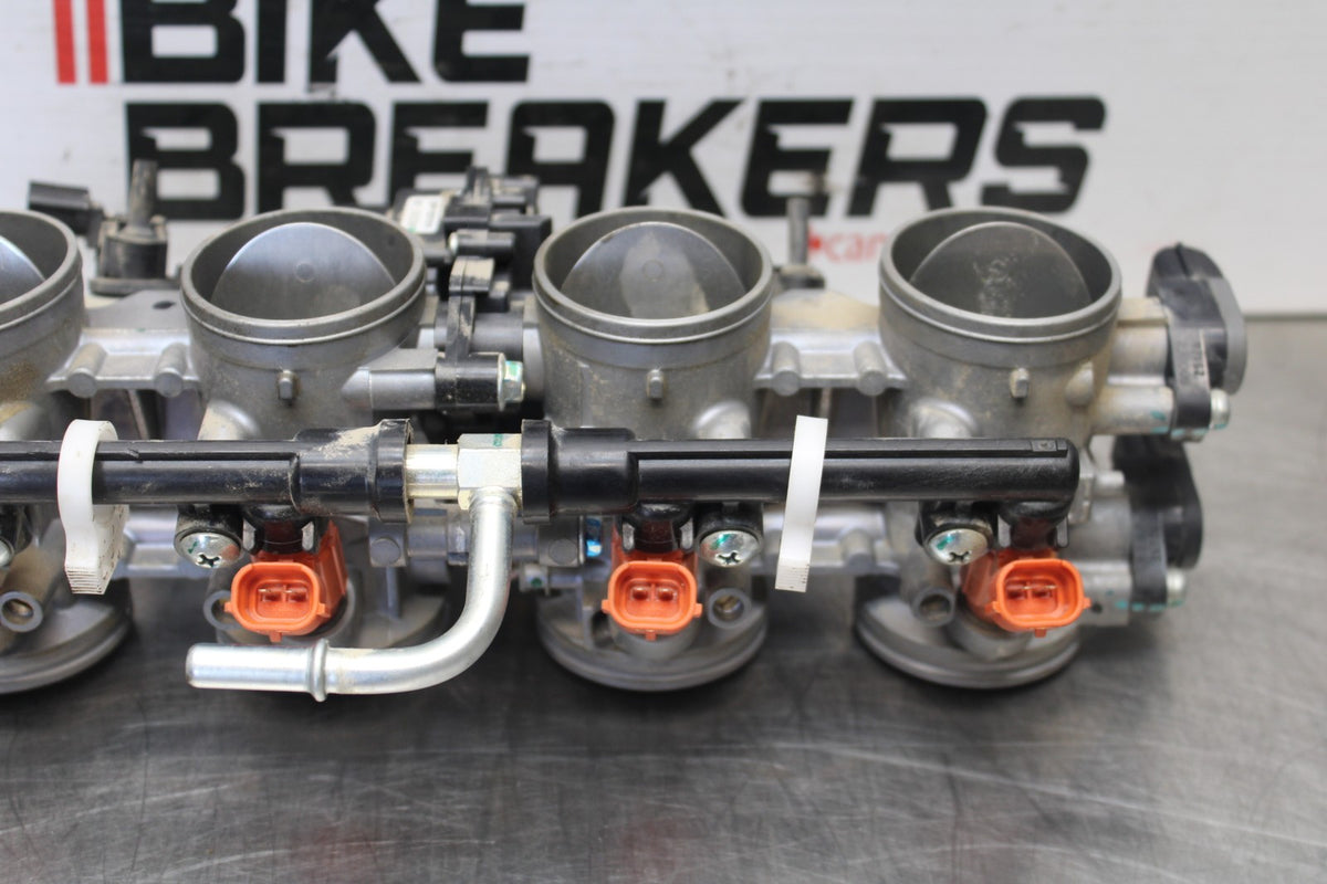 24-25 KAWASAKI NINJA ZX6R MAIN FUEL INJECTORS / THROTTLE BODIES BB785