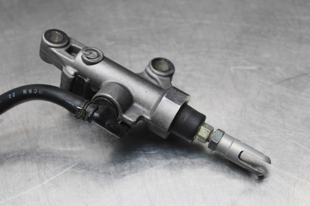 05 YAMAHA YZF R6 REAR BACK BRAKE MASTER CYLINDER W RESERVOIR BB814