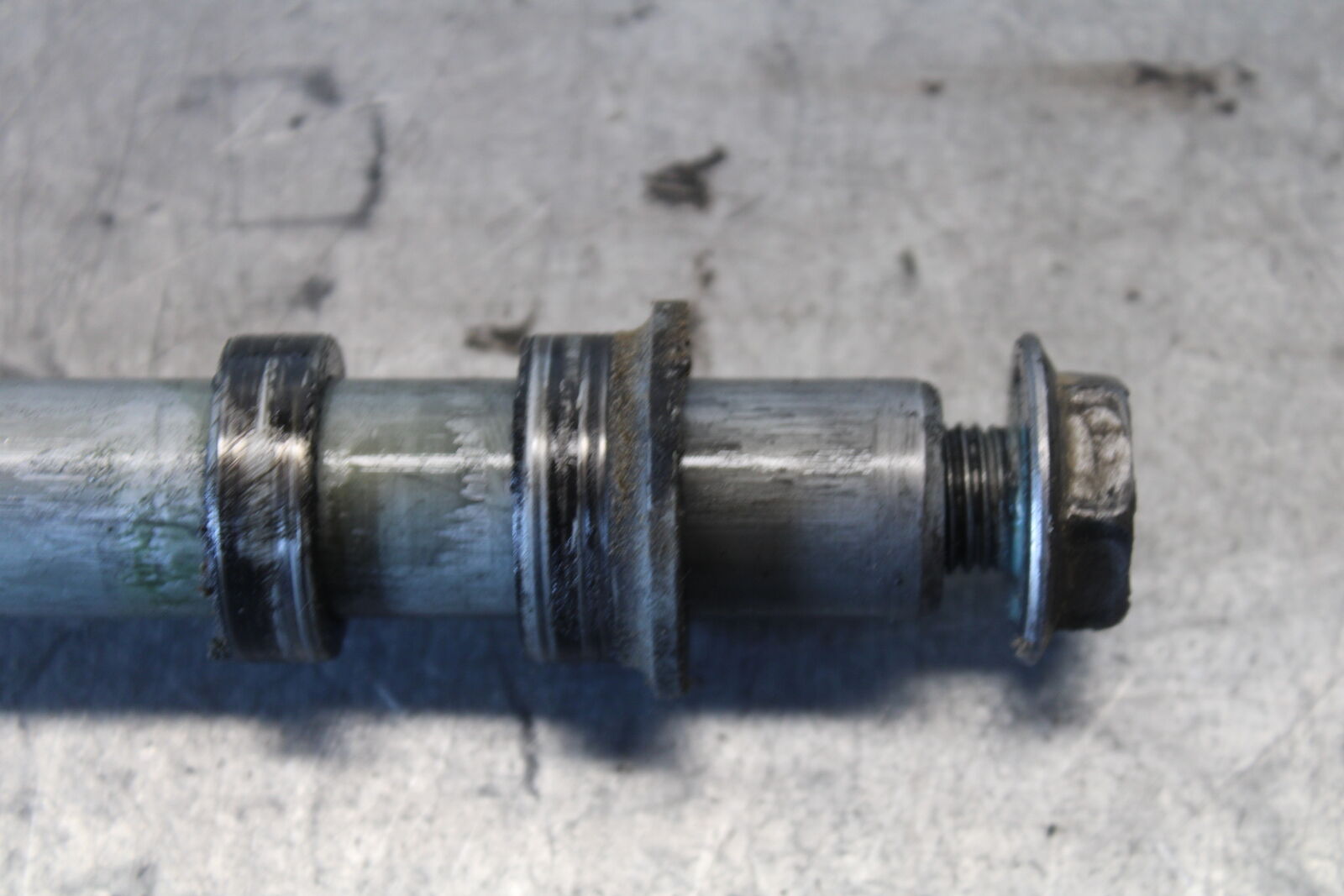 03-04 HONDA CBR600RR FRONT WHEEL RIM AXLE PIVOT BOLT 44301-MEE-000 BB661