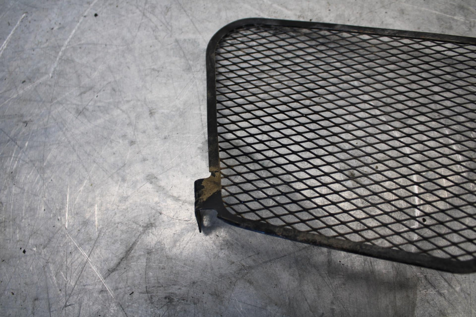 09-16 SUZUKI GSXR1000 OIL COOLER GRILL GUARD 16650-47H10 bb439