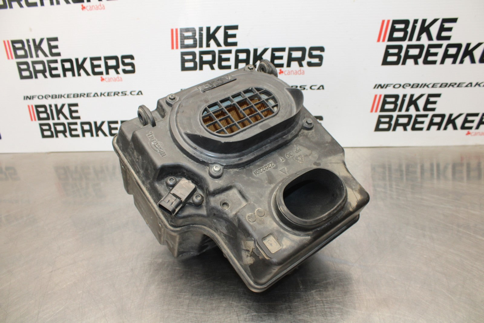 05 TRIUMPH ROCKET III AIRBOX AIR INTAKE FILTER BOX BB186