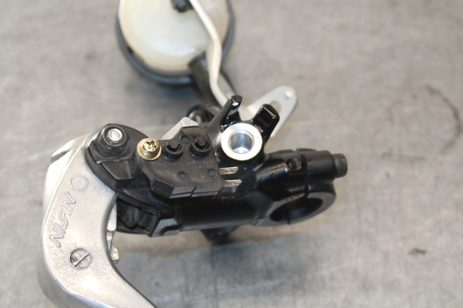 07-08 TRIUMPH DAYTONA 675 FRONT BRAKE MASTER CYLINDER w/ LEVER T2025700 BB685